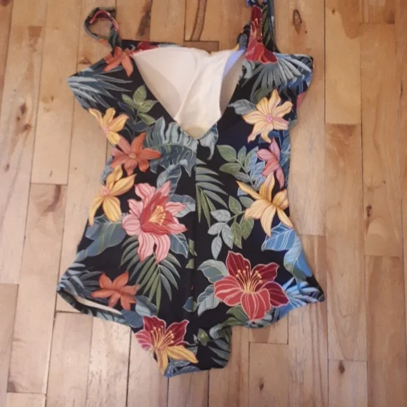 LAST DAY CLOSET CLEANOUT Vintage Inspired Swimsuit - Picture 4 of 4
